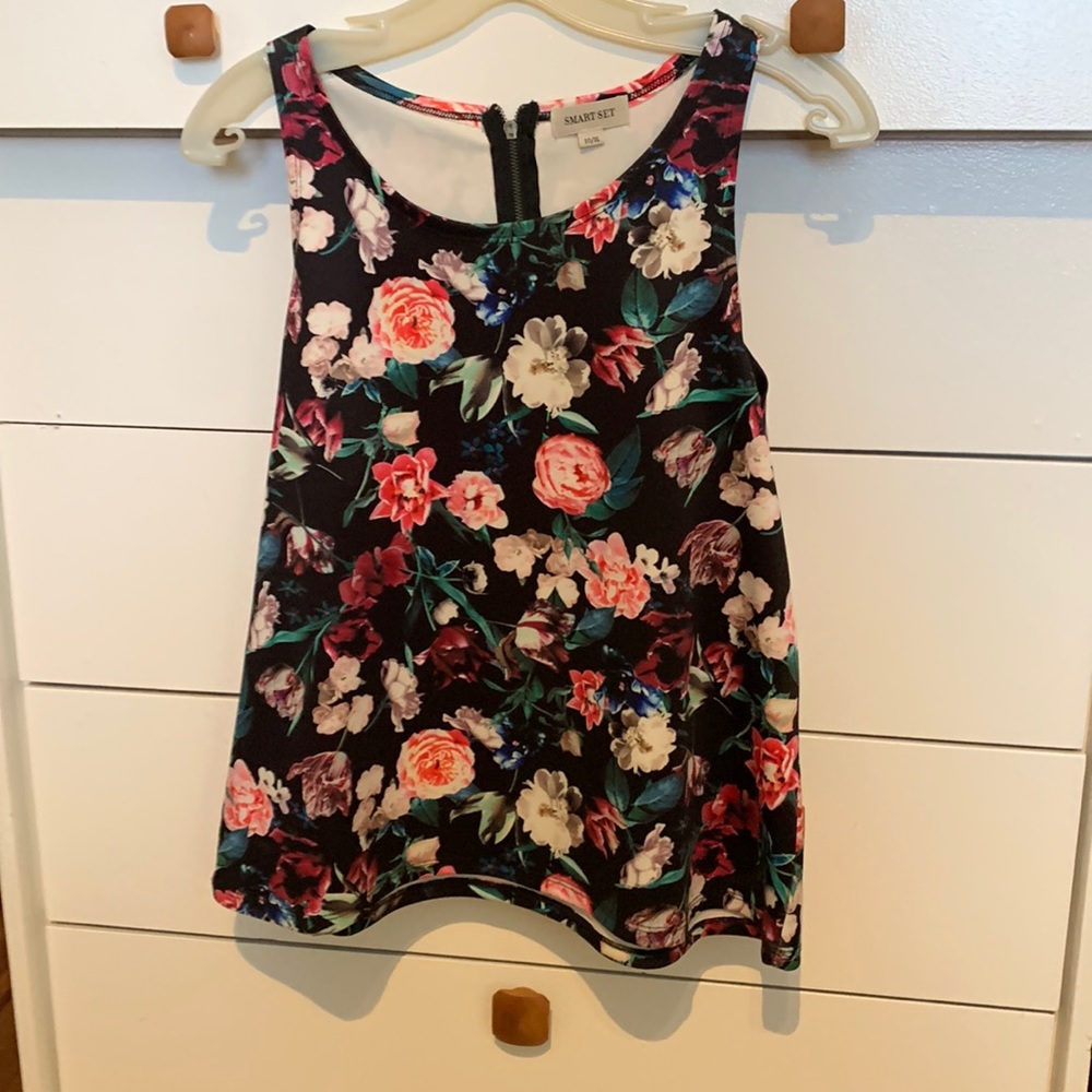 Vibrant little flowered top
